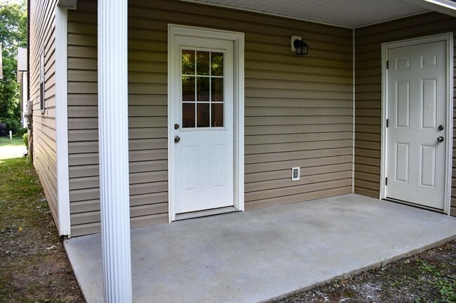 Photo - Knoxville 37918 - 2 bedroom 1.5 bath townhouse - call Jean Chung 865-386-1022