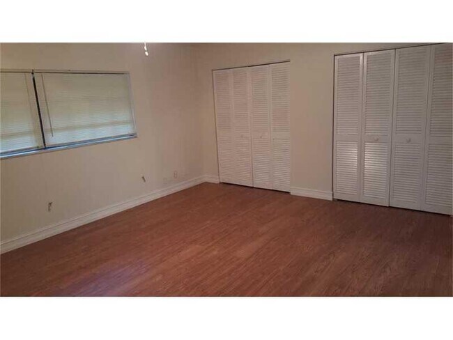 Foto del edificio - 3206 N Pine Island Rd