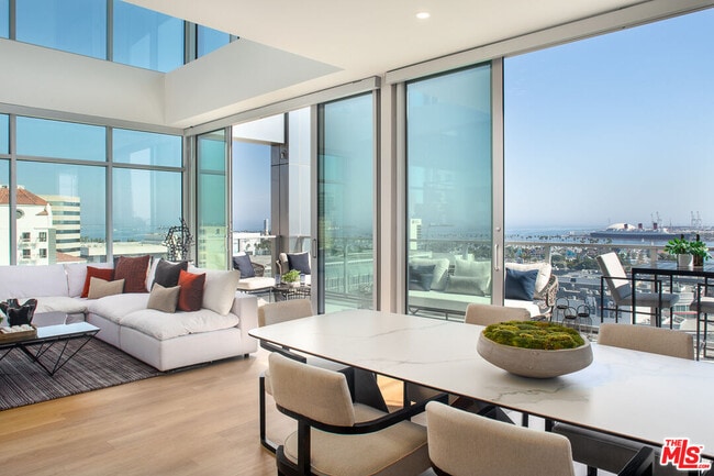 Foto del edificio - 200 W Ocean Blvd