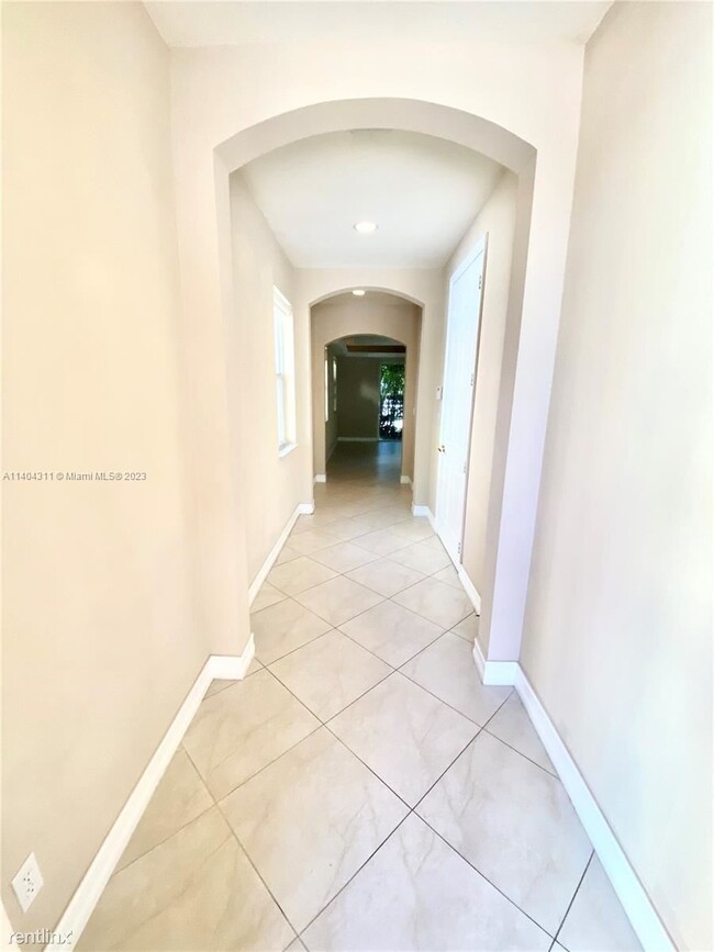 Building Photo - 2 br, 2.5 bath House - 1143 Arpeika St