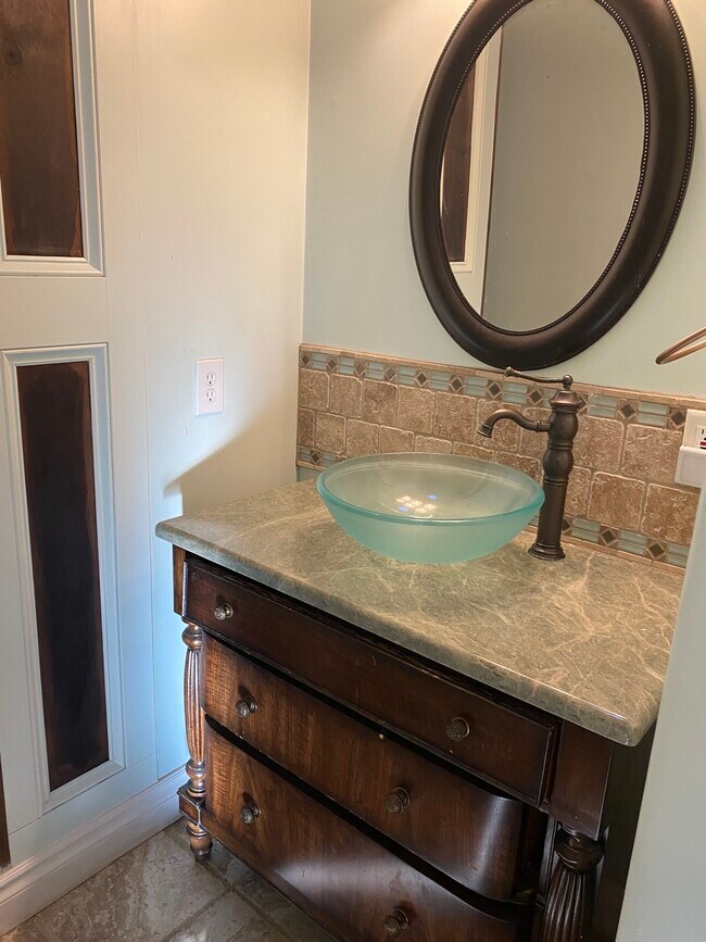 Bath - 428 N Stratford Rd