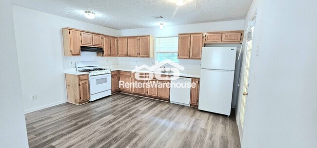 Foto del edificio - 5785 Creekside Dr