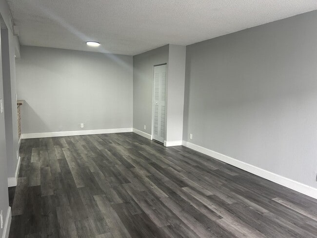 Foto del edificio - 3232 NW 84th Ave