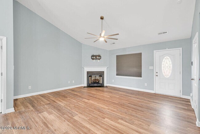 Building Photo - 302 Sinclair Ln