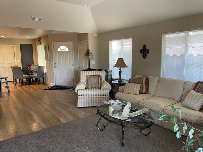 Building Photo - 1788 Pinecone Ct