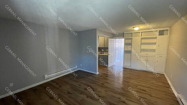 Building Photo - 10400 Whittier Ave