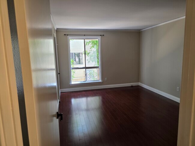 Bedroom - 330 S Mentor Ave