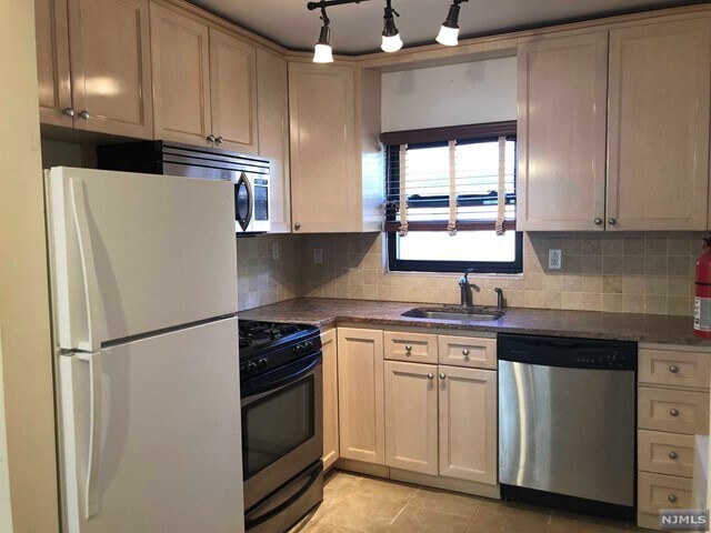 Foto del edificio - 2181B Center St