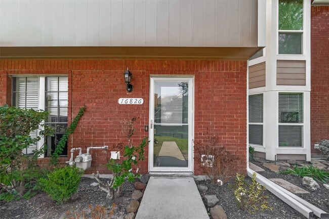 Foto del edificio - 16826 Holly Trail Dr