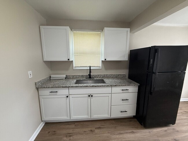 Building Photo - Renovated 3-Bedroom Home – We Welcome Sect...