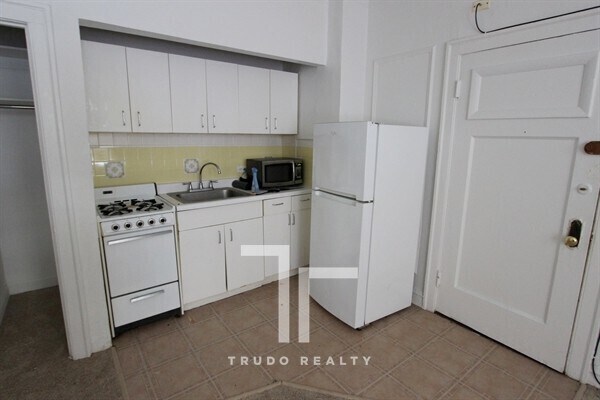 Foto del edificio - 420 W Melrose St