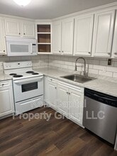 Building Photo - 90-92-92 Ford St