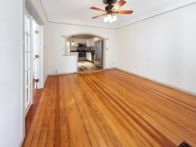 Foto del edificio - $0 DEPOSIT OPTION. CHARMING 3 BEDROOM WITH FENCED IN YARD AND DETACHED GARAGE IN DENVER'S BERKELE...