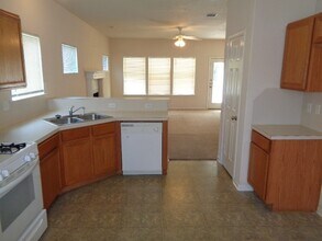 Building Photo - 205 Maple Ln