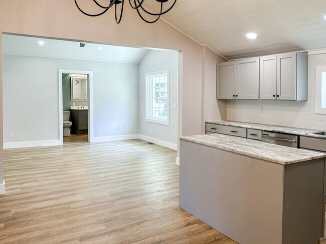 Building Photo - 2327 Oneida St