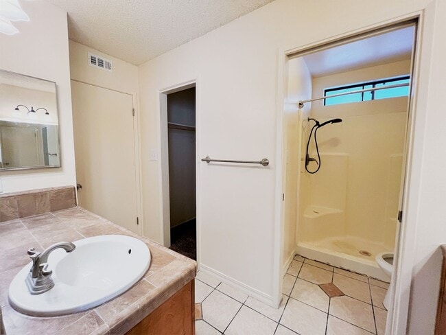 Building Photo - 3-Bedroom House Located in a Quiet Neighbo...
