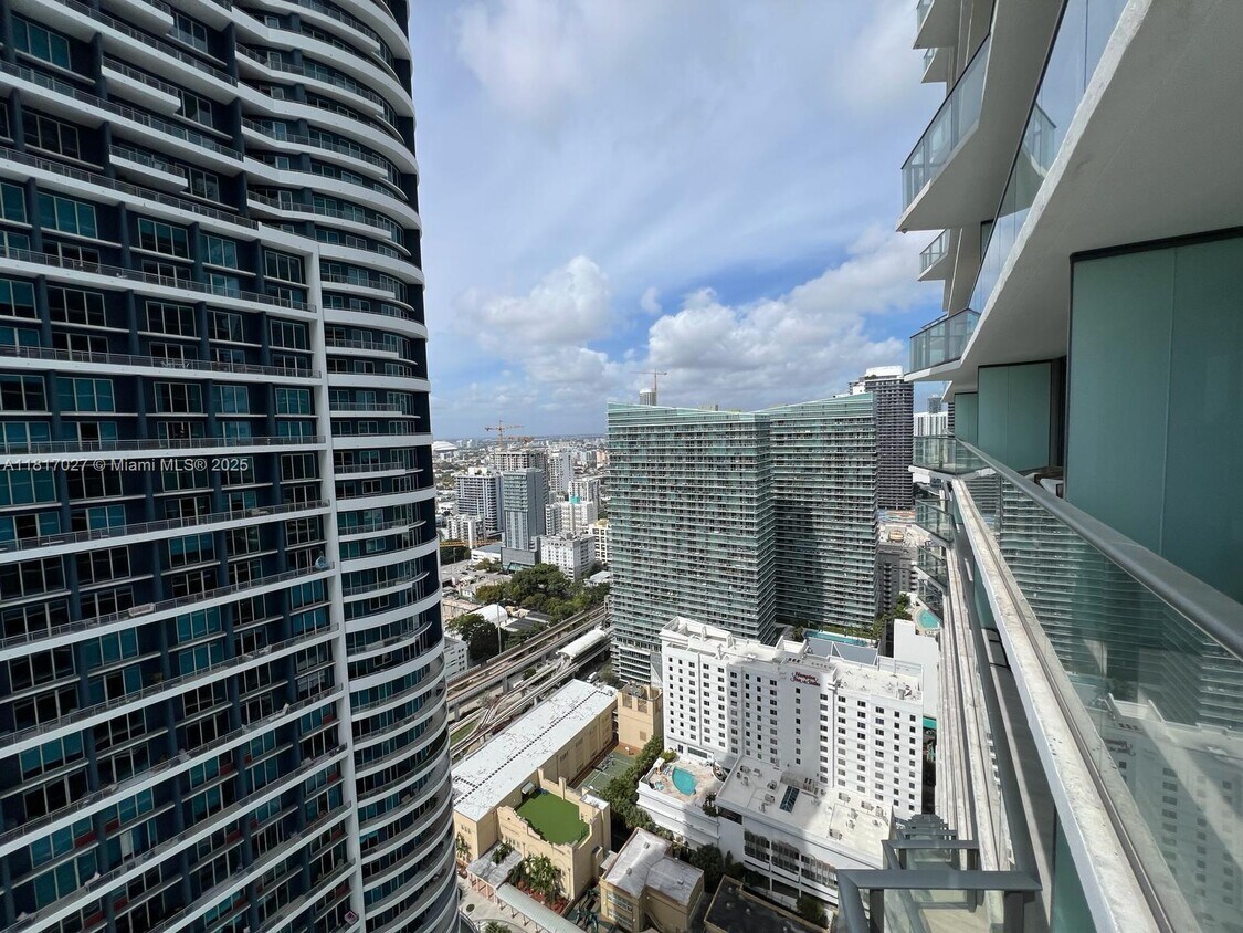 Building Photo - 1300 S Miami Ave