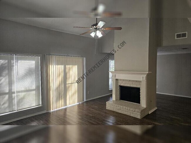 Foto del edificio - 90 Yewleaf Dr