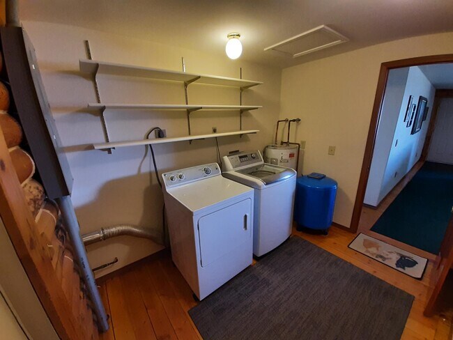 Building Photo - 18 Genetti Dr