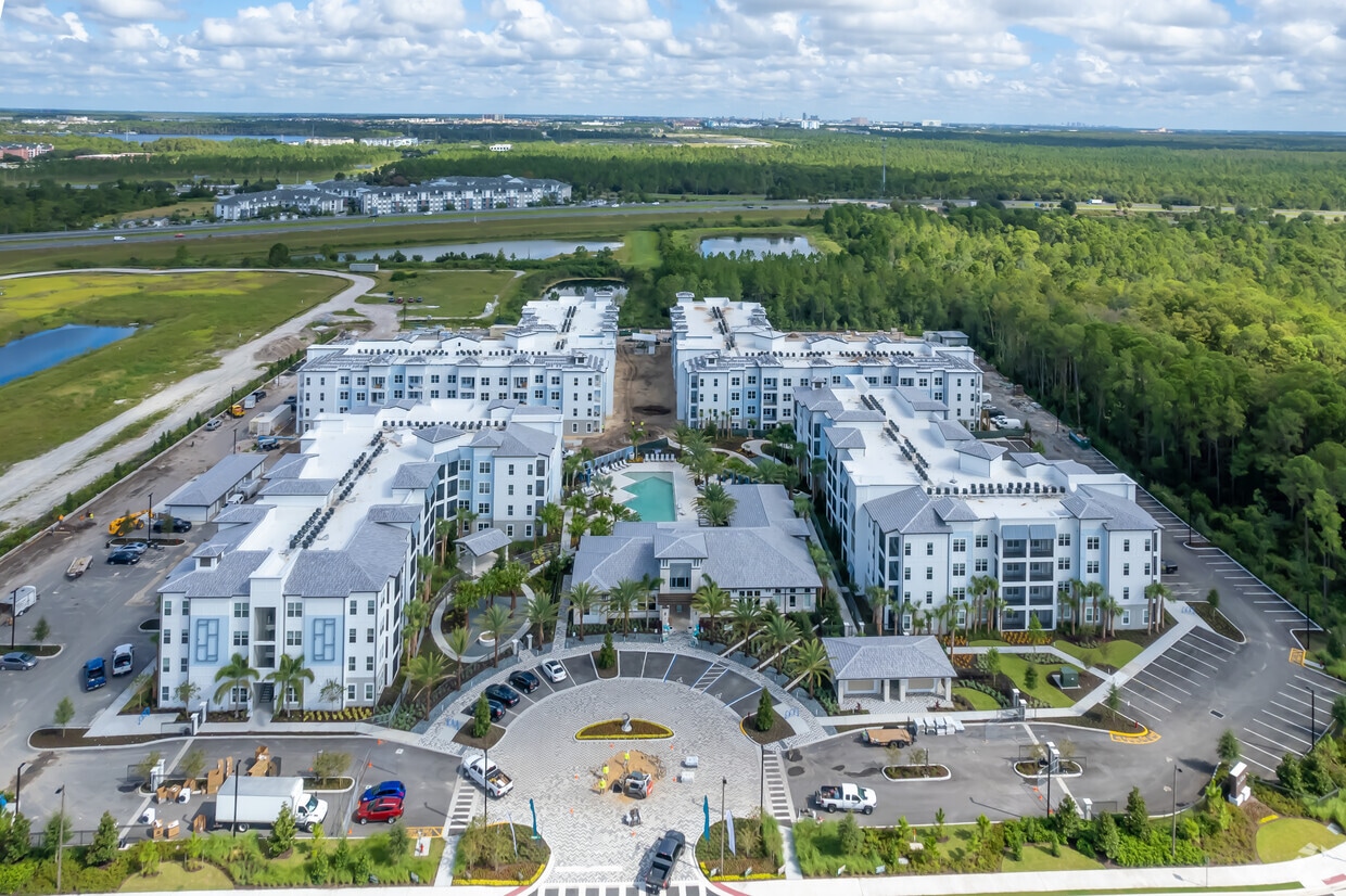 SUR Lake Buena Vista Apartments 6011 Vineland Resort Way Orlando, FL