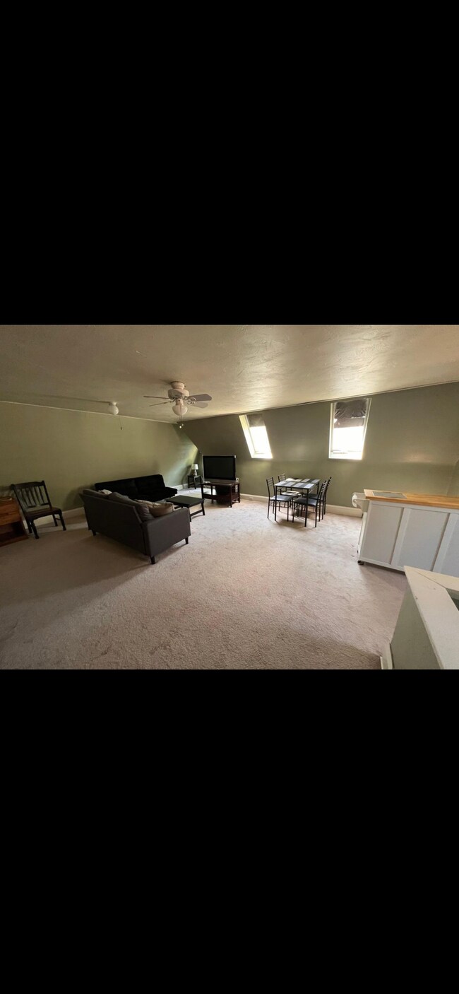 Foto del edificio - 2549 Edgehill Rd