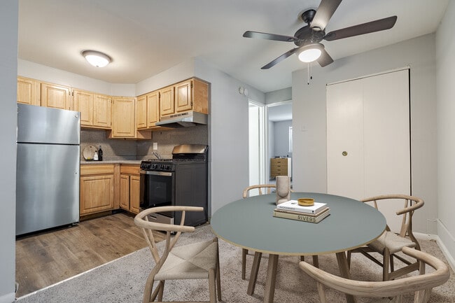 Building Photo - Grant Meadows