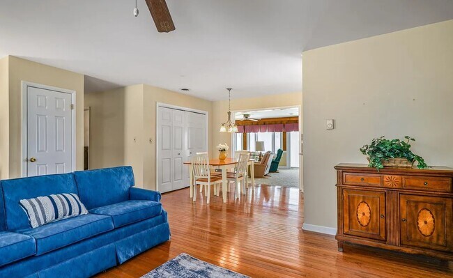 Foto del edificio - 44 Pocahontas Dr