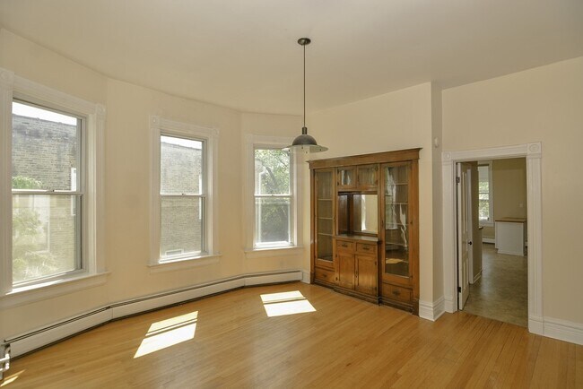 Building Photo - 1437 W Warner Ave