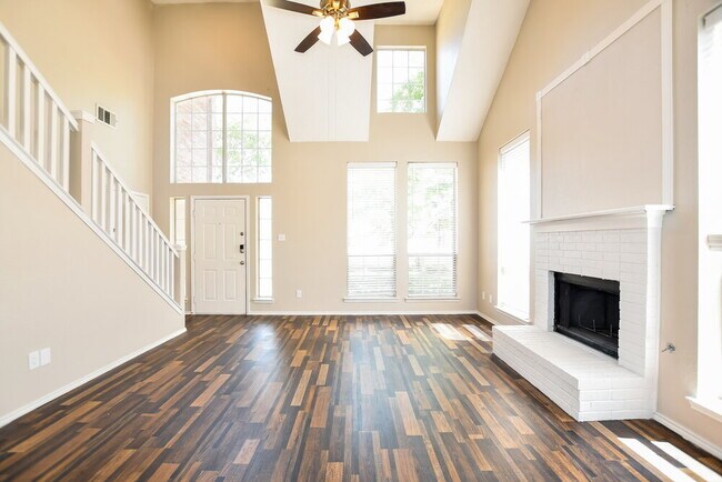 Building Photo - 101 E Forestwood Dr