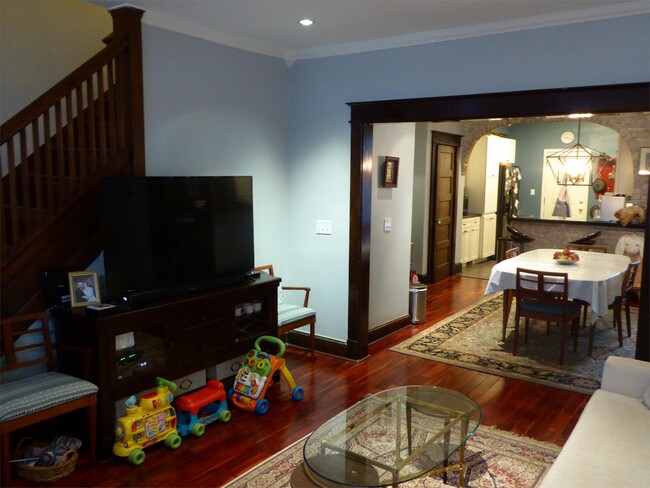 Foto del edificio - 221 Seaton Pl NE