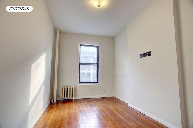 Building Photo - 83 W Washington Pl