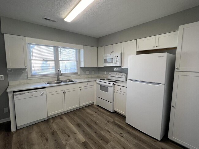 Building Photo - 1703 Fawn Vista Drive N., Unit L2