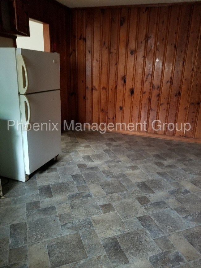 Building Photo - 2 Bedroom Duplex Near JMCGH!