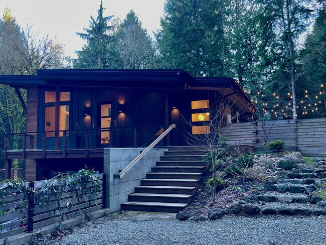 Foto del edificio - Absolutley stunning custom home in desirab...