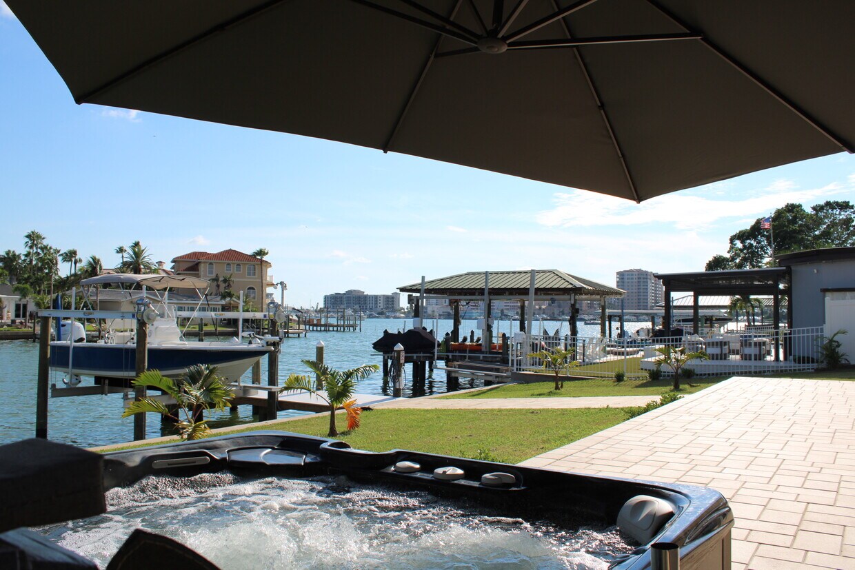 Primary Photo - 229 Palm Is NW