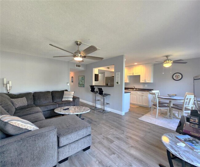 Foto del edificio - 10125 Manatee Ave W
