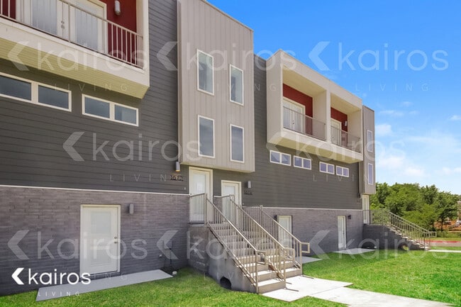 Building Photo - 1674 S. Razorback Road