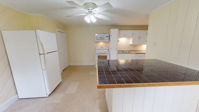 Building Photo - 134 Caswell St