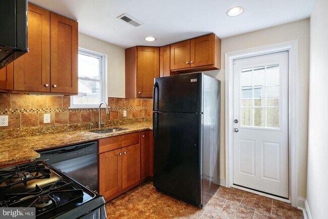 Foto del edificio - 3149 Tilton St