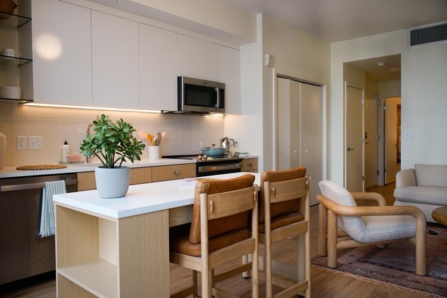 Residence Kitchen - Allied Harbor Point