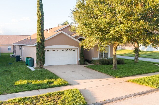 Foto del edificio - Beautiful Fully Furnished 4 Bedroom 3 Bathroom Pool Home!!!