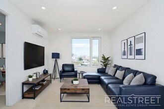 Building Photo - Bedford Avenue