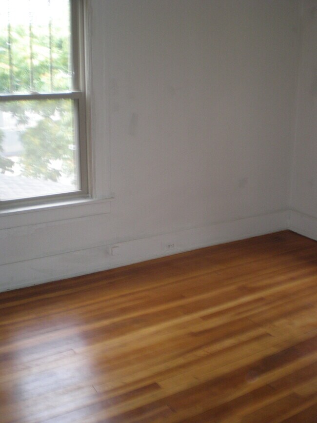 Building Photo - 1319 S State St