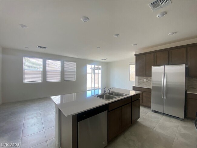 Foto del edificio - 5833 Holbeche St