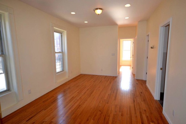 Building Photo - 230 Saratoga Ave