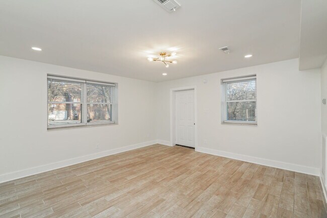 Building Photo - 2705 Hodge Rd