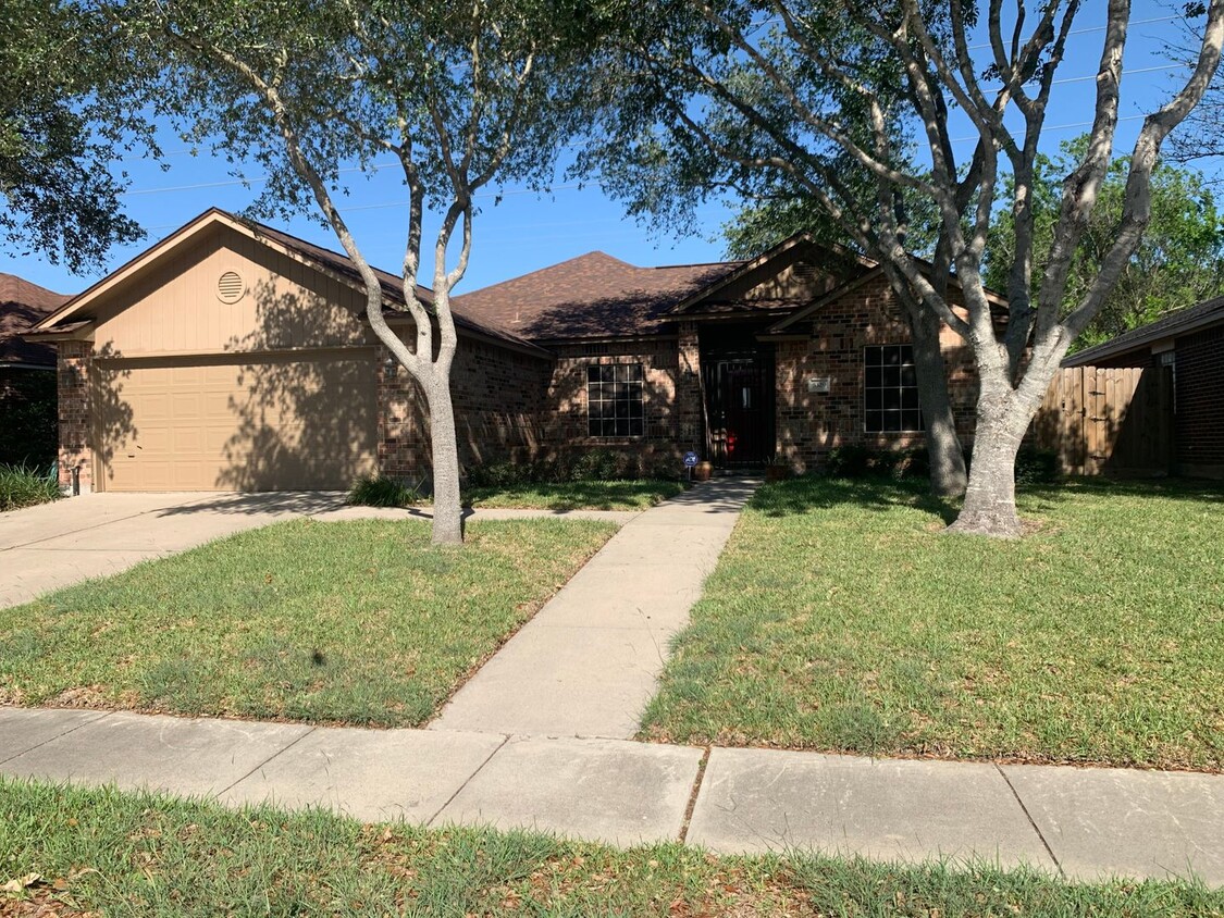 Primary Photo - Southside Home within Walking Distance to ...