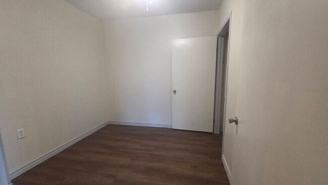 Foto del edificio - 305 E Nettie Ave