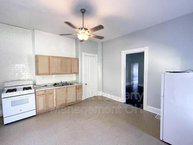 Foto del edificio - 3176 River Rd