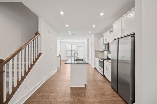 Foto del edificio - Prime Briar Creek Location – 3BR Townhome ...
